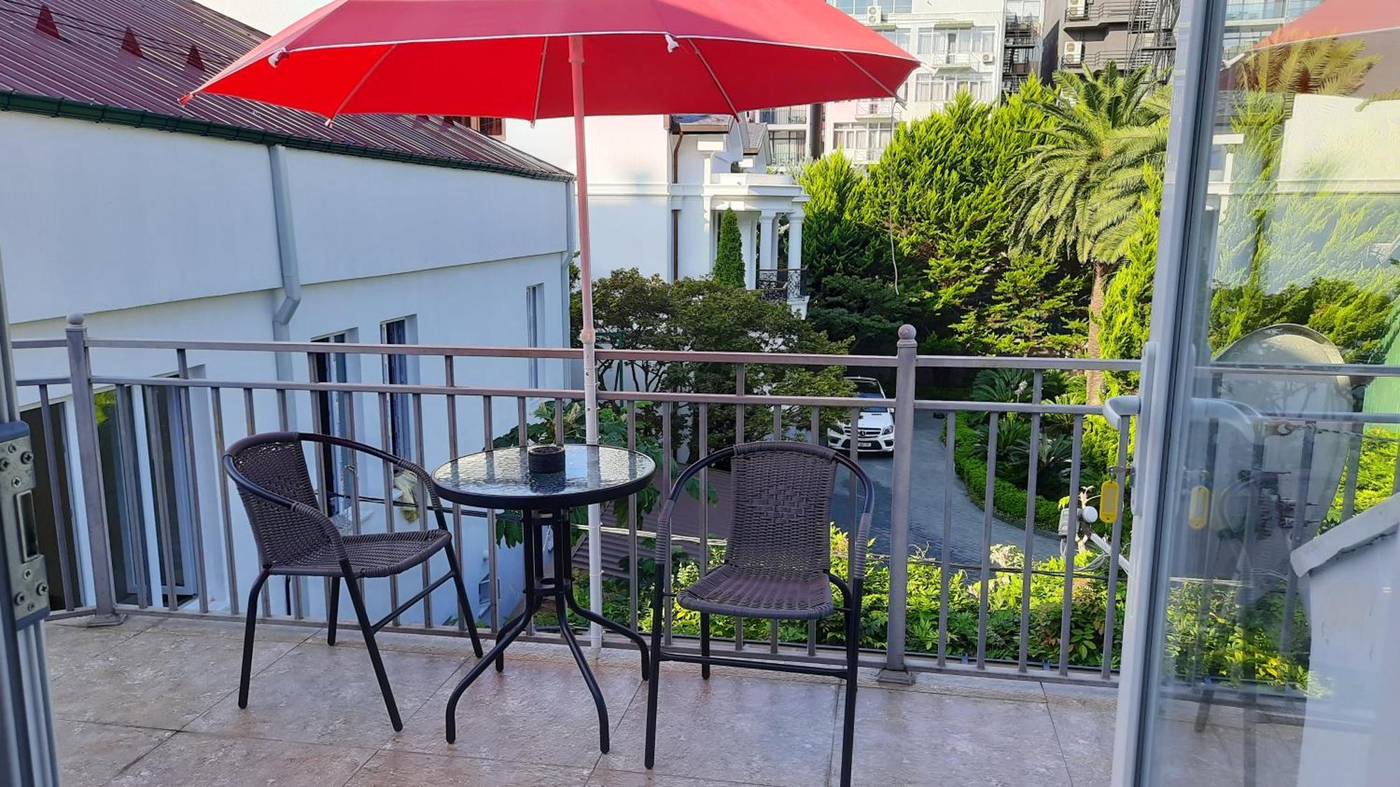 Guesthouse Next To Beach 바투미 외부 사진