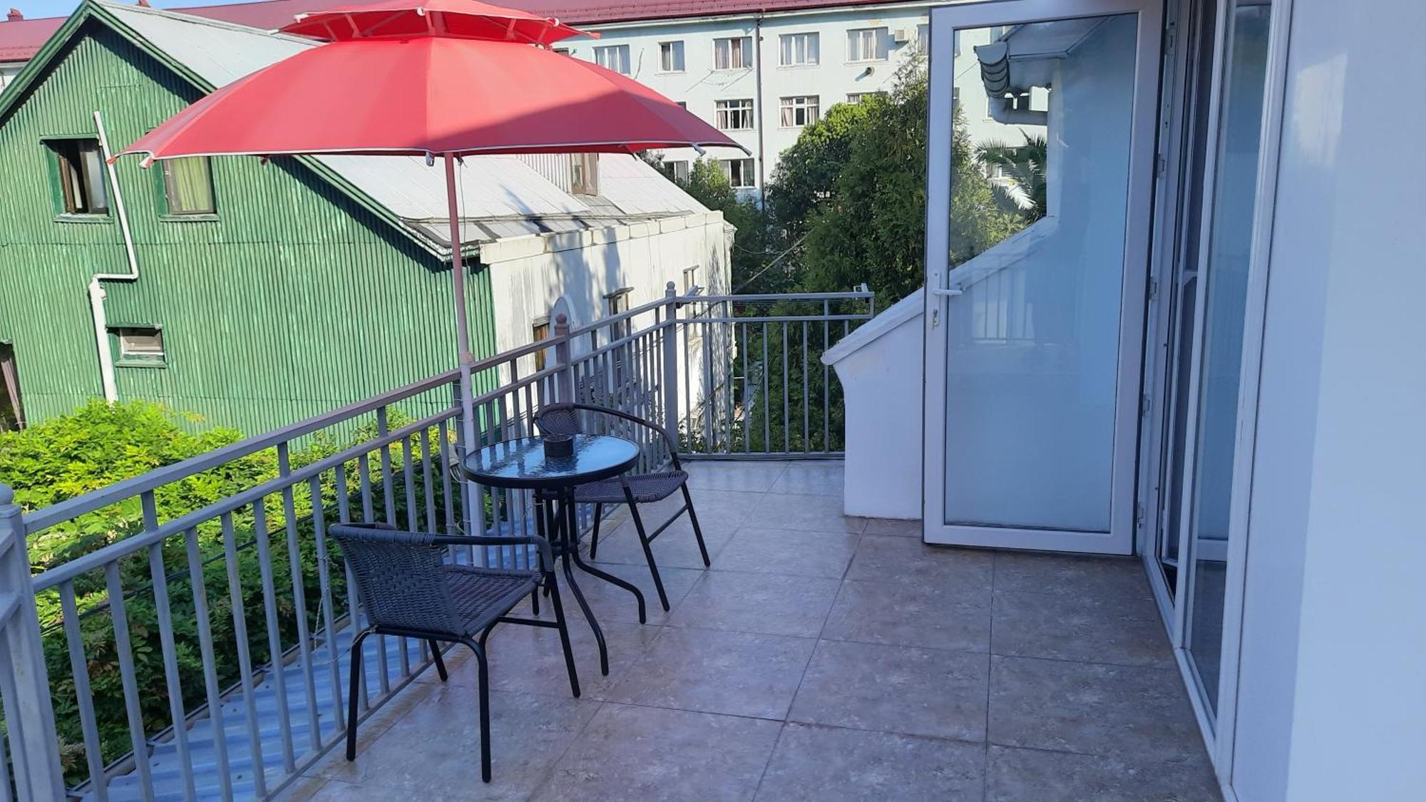 Guesthouse Next To Beach 바투미 외부 사진