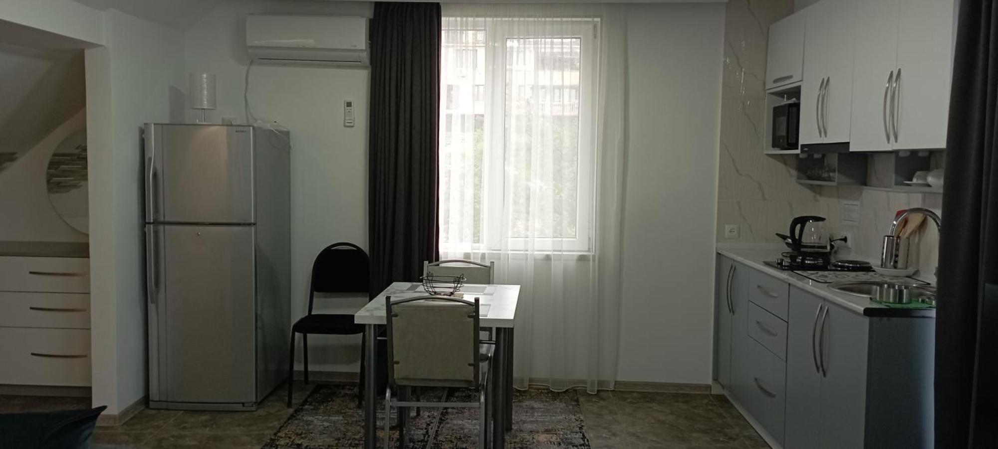 Guesthouse Next To Beach 바투미 외부 사진